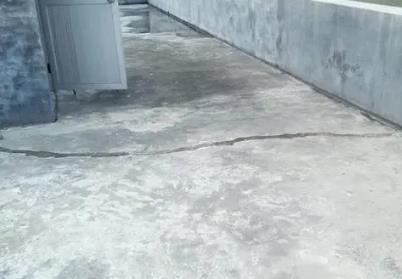 新河楼顶漏水维修公司分享下如何解决卫生间隐蔽部位漏水的问题?